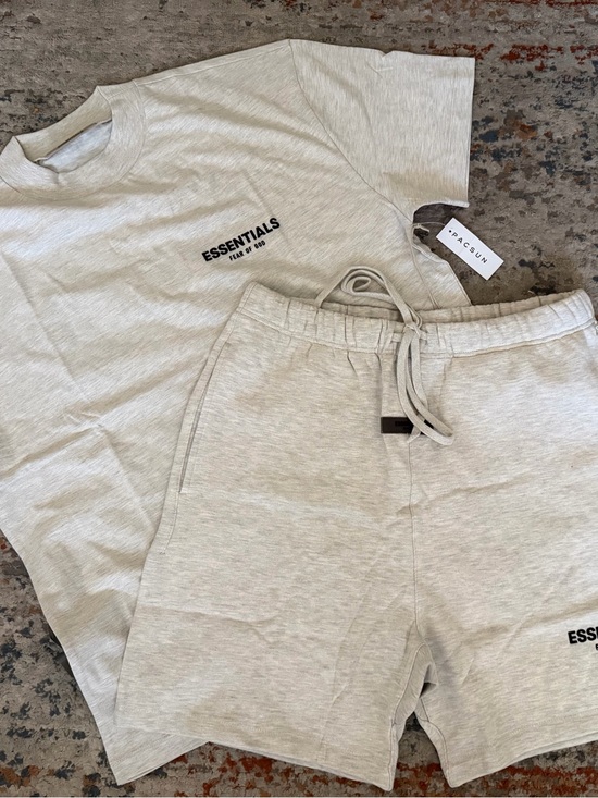 Essentials Other - ESSENTIALS Fear of God  Ligth Oat  T shirt & Shorts Set